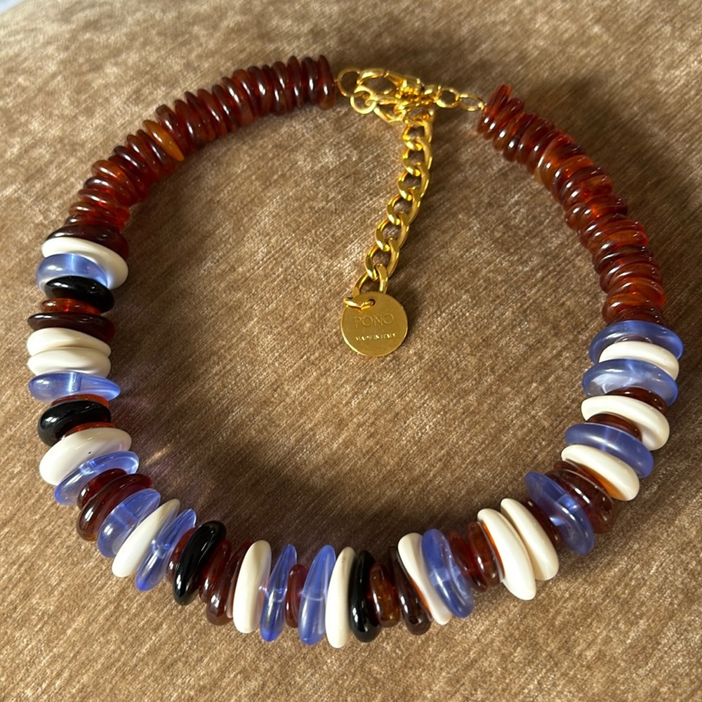 PONO resin necklace